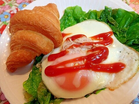 チーズ・ツナの目玉焼きとクロワッサン♬